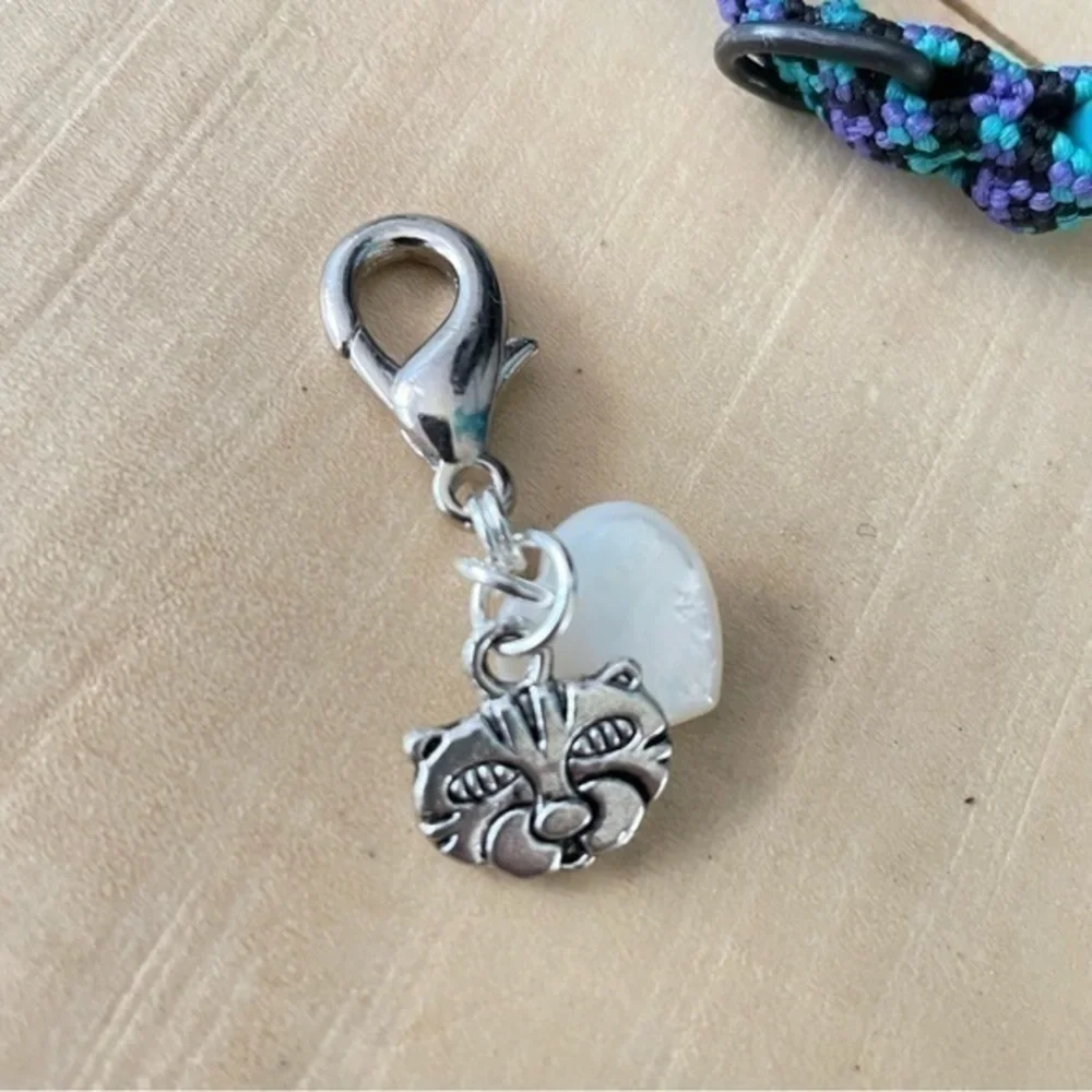 $10 SALE 🎉HP Handmade Cat Collar Charm Ivory Heart Stamped Metal Furbaby